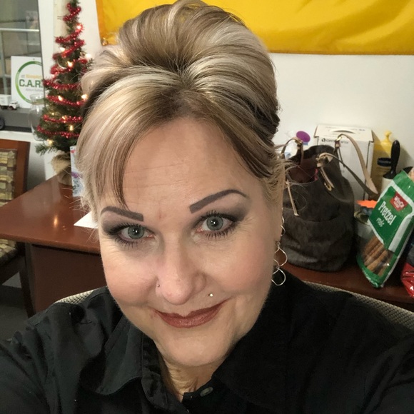 Meet your Posher, Michele - Picture 2 of 4